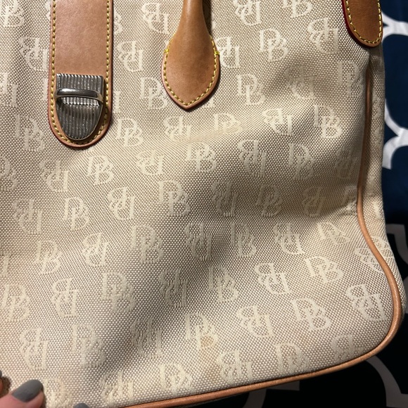 Great used Dooney and bourke monogrammed cream and patina handled tote - Picture 5 of 10